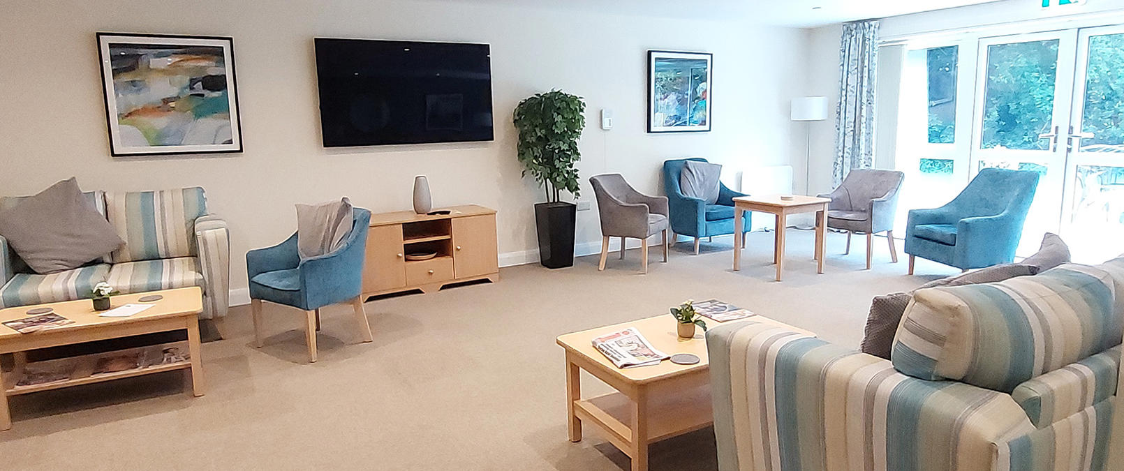 Communal lounge Communal lounge